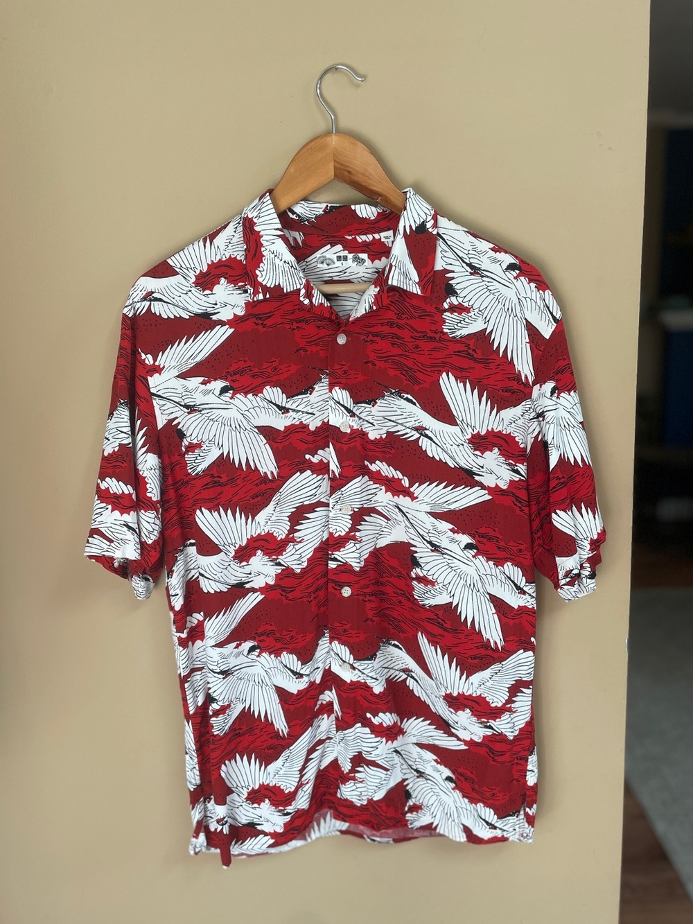 Uniqlo Mens Hawaiian Shirt Japanese Cranes Print Size Small Rayon #
